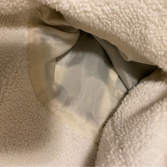 Uniqlo kids size 7-8 sweater - Picture 6 of 6